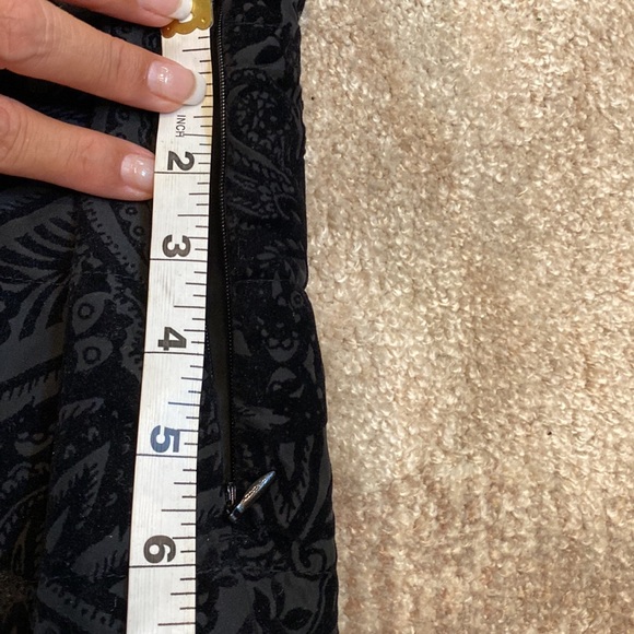 Charter Club Black with embossed velvet design full zip Vest Sz Medium - Picture 5 of 10